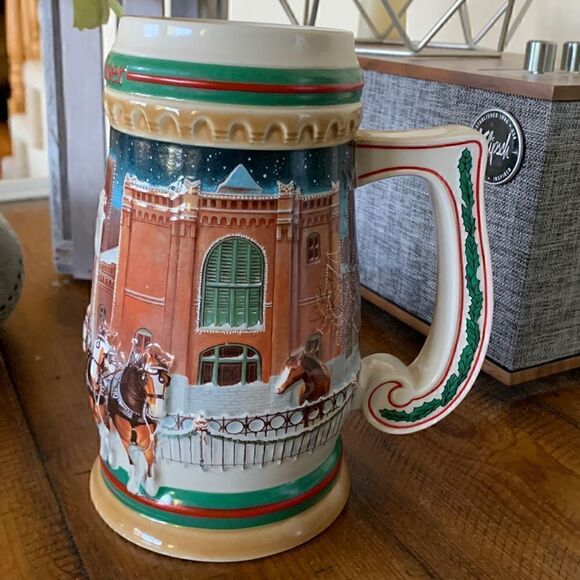 1997 Budweiser Beer 3D Stein HOME FOR THE HOLIDAYS Clydesdales Christmas Mug - Picture 1 of 11